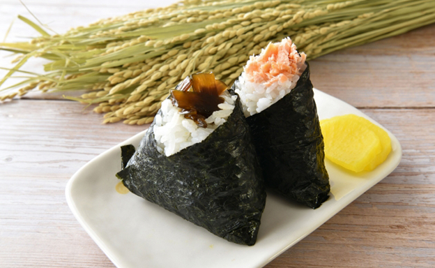 “Akitakomachi” Rice Ball (Grilled Salted Salmon or Seasoned Kelp)